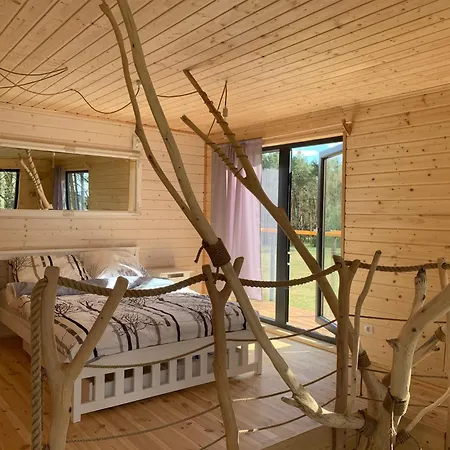 Domek Na Drzewie W Dolinie Uradu Exterior photo