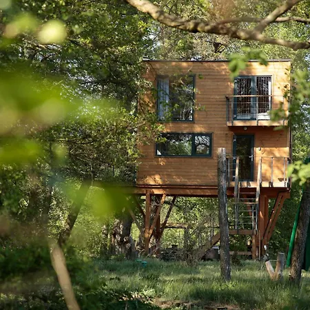 Domek Na Drzewie W Dolinie Uradu Exterior photo